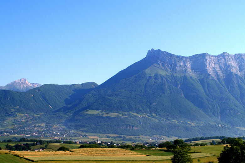 Montagne environnante : l'Arclusaz 2040 m