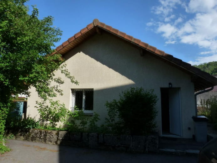 Entrée de la maison depuis le parking privé