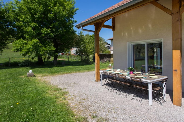 Repas prêt sur la terrasse